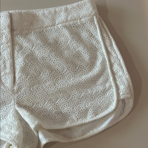 Theory White Eyelet Shorts - Picture 5 of 9